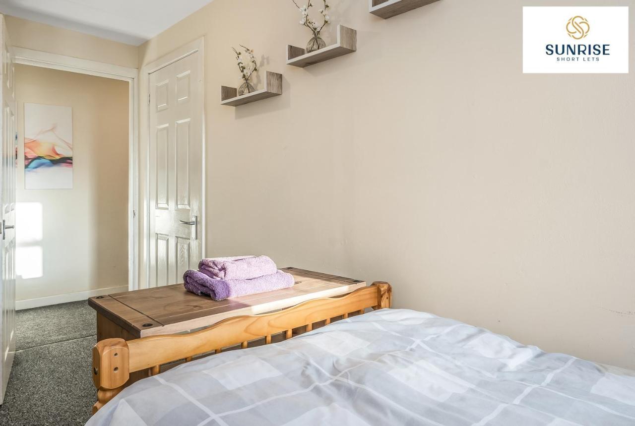 The Law, Has 4 Rooms With Tvs, 2 Bathrooms, Central, Free Parking, Fully Equipped, Contractor And Trades Favourite, 5 Mins To Centre - Long Stays, Invoice And Reduced Price Are Only Via Sunrise Short Lets Dundee Exterior foto