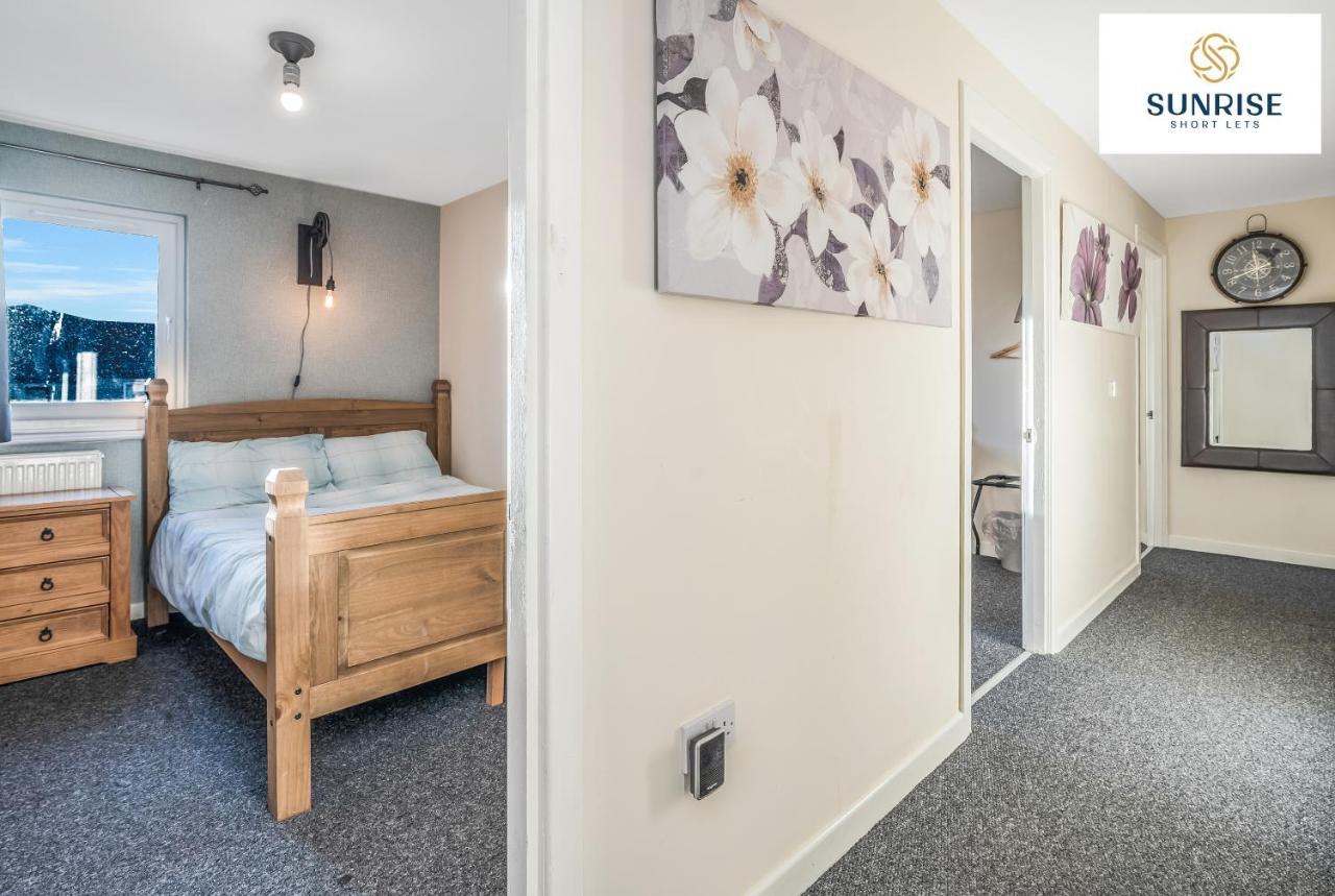 The Law, Has 4 Rooms With Tvs, 2 Bathrooms, Central, Free Parking, Fully Equipped, Contractor And Trades Favourite, 5 Mins To Centre - Long Stays, Invoice And Reduced Price Are Only Via Sunrise Short Lets Dundee Exterior foto