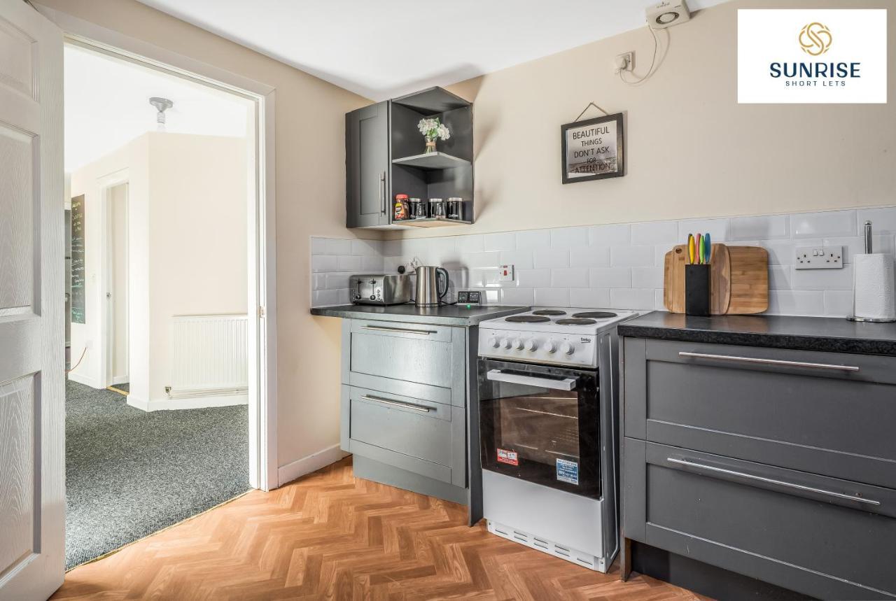 The Law, Has 4 Rooms With Tvs, 2 Bathrooms, Central, Free Parking, Fully Equipped, Contractor And Trades Favourite, 5 Mins To Centre - Long Stays, Invoice And Reduced Price Are Only Via Sunrise Short Lets Dundee Exterior foto