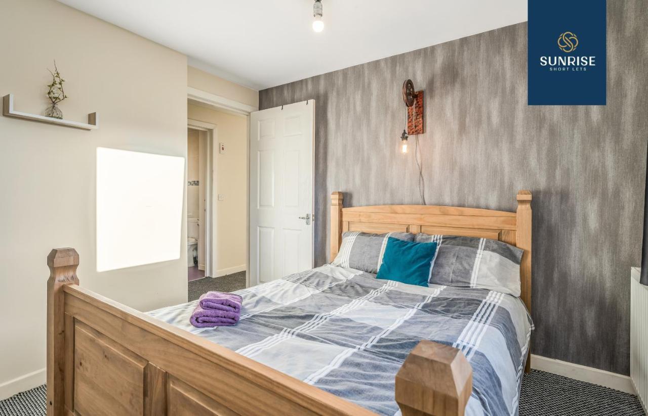 The Law, Has 4 Rooms With Tvs, 2 Bathrooms, Central, Free Parking, Fully Equipped, Contractor And Trades Favourite, 5 Mins To Centre - Long Stays, Invoice And Reduced Price Are Only Via Sunrise Short Lets Dundee Exterior foto