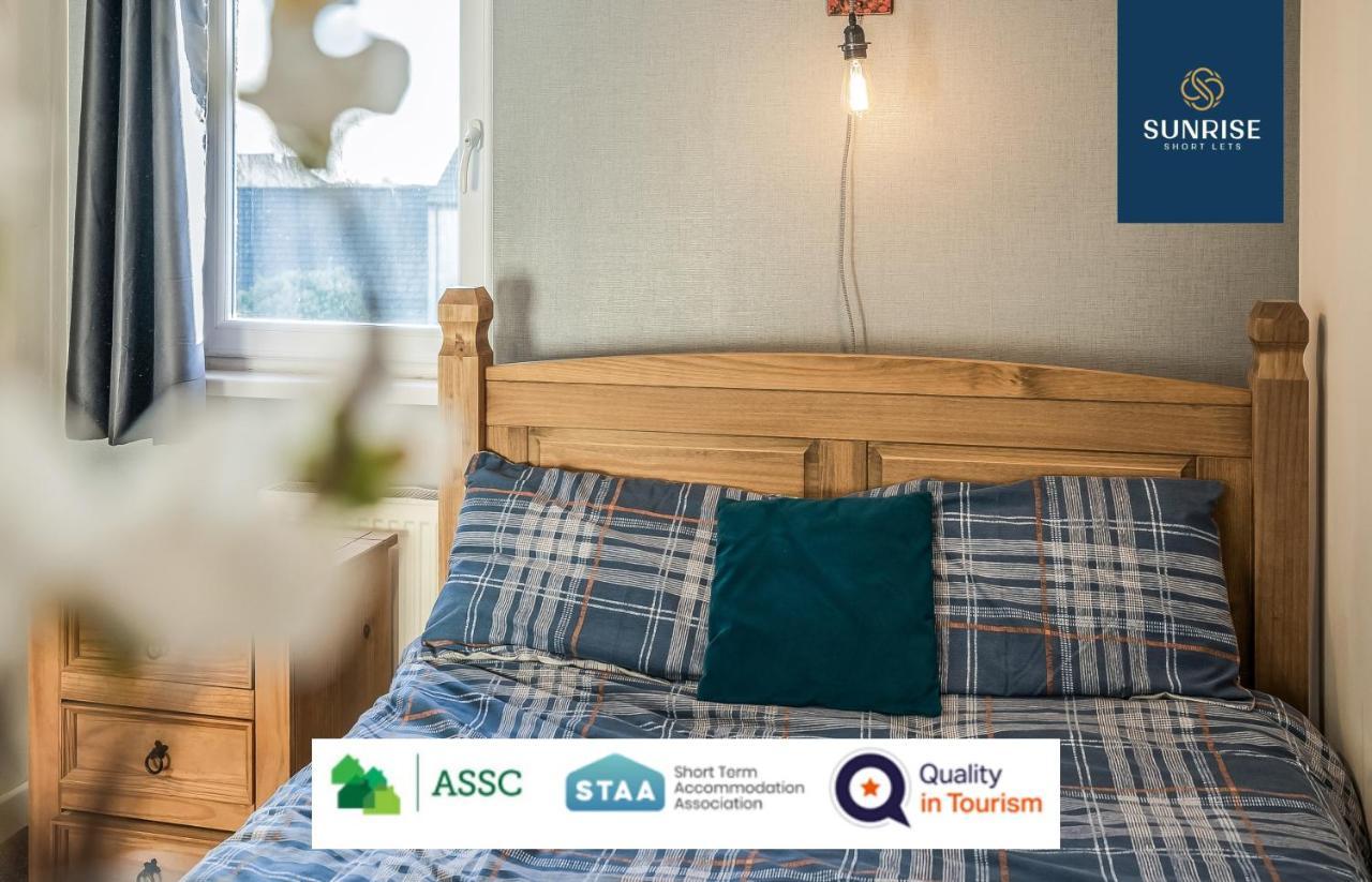The Law, Has 4 Rooms With Tvs, 2 Bathrooms, Central, Free Parking, Fully Equipped, Contractor And Trades Favourite, 5 Mins To Centre - Long Stays, Invoice And Reduced Price Are Only Via Sunrise Short Lets Dundee Exterior foto