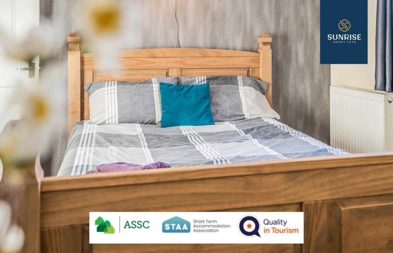 The Law, Has 4 Rooms With Tvs, 2 Bathrooms, Central, Free Parking, Fully Equipped, Contractor And Trades Favourite, 5 Mins To Centre - Long Stays, Invoice And Reduced Price Are Only Via Sunrise Short Lets Dundee Exterior foto
